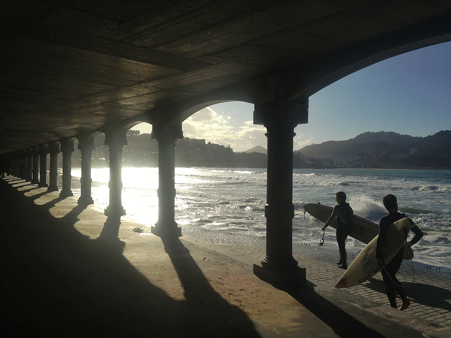 Los voladizos en la Playa de la Concha